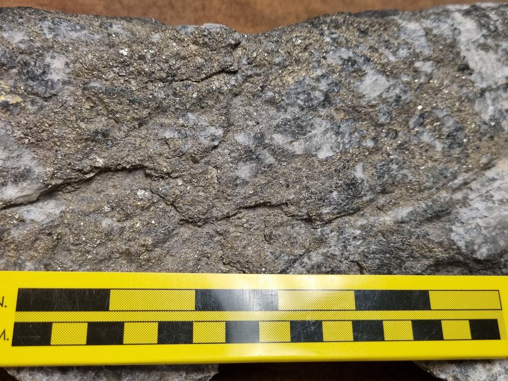 Ore & mineral specimen