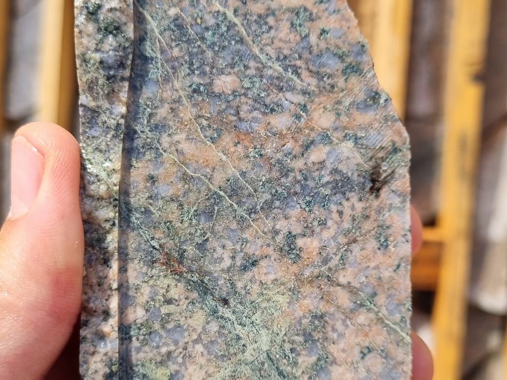 Ore & mineral specimen
