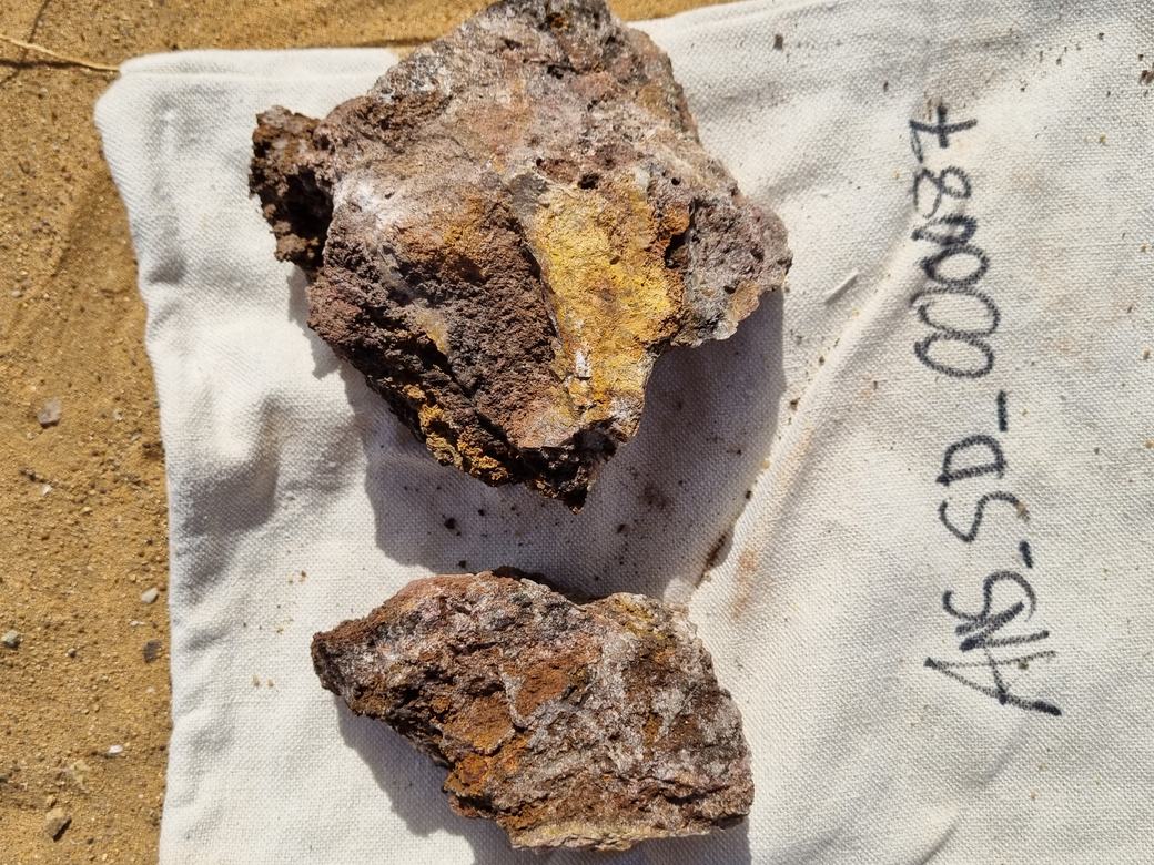 Ore & mineral specimen
