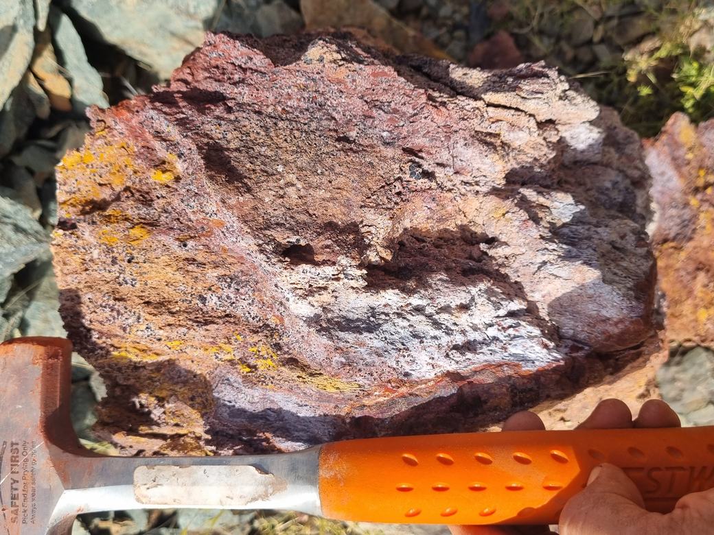 Ore & mineral specimen