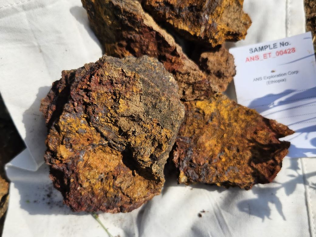 Ore & mineral specimen